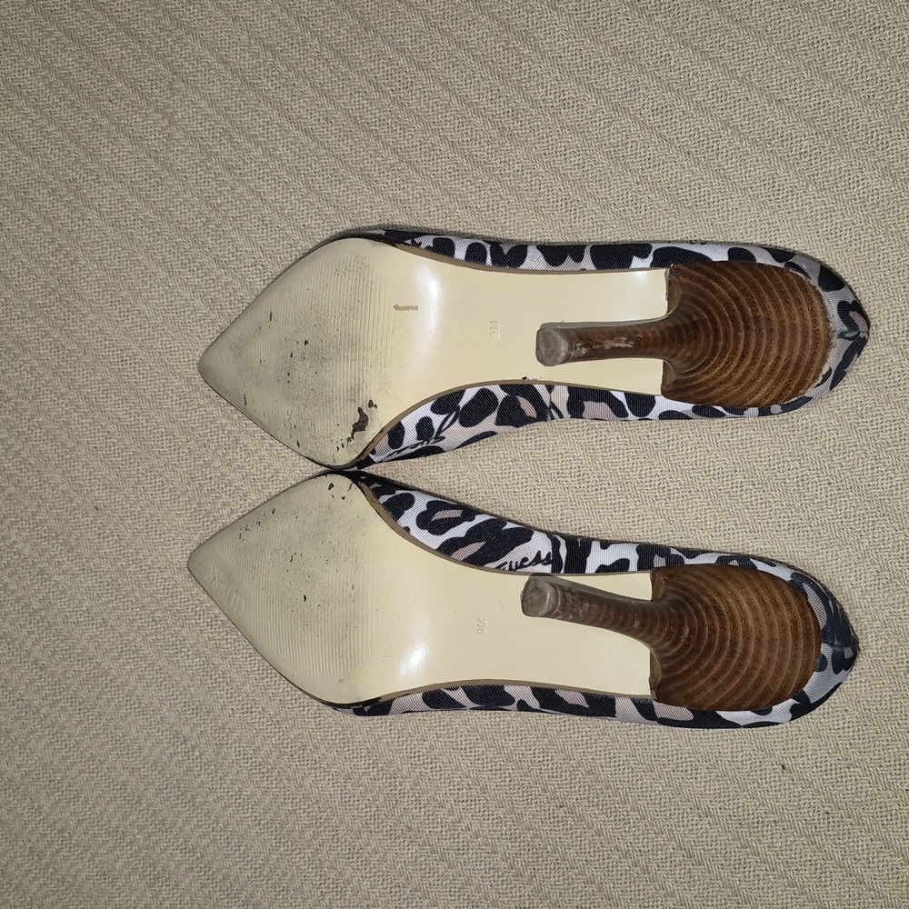 GUESS Carrie  Women's Leopard Print Pointed Heels Sz. 9 - Picture 5 of 5